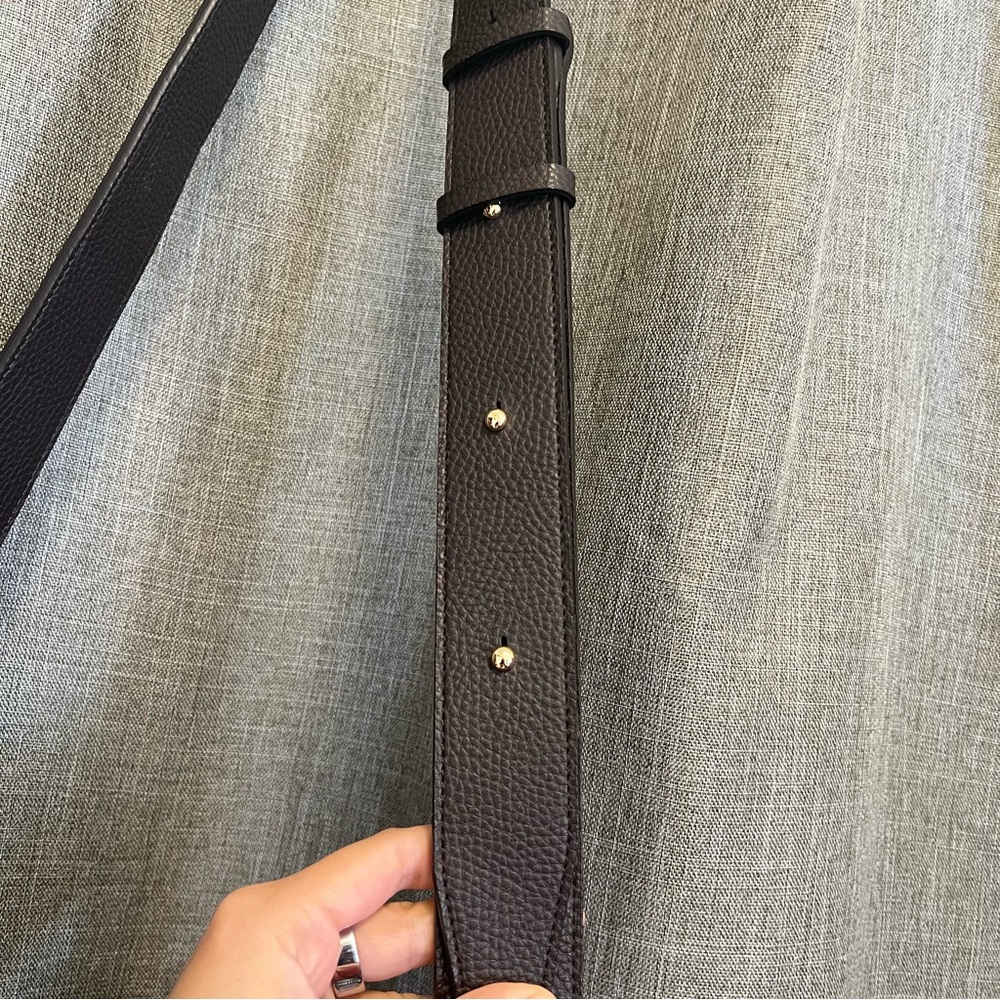 Angela Roi Chocolate Brown Pebbled Leather Crossbody with Gold Hardware - Picture 8 of 9